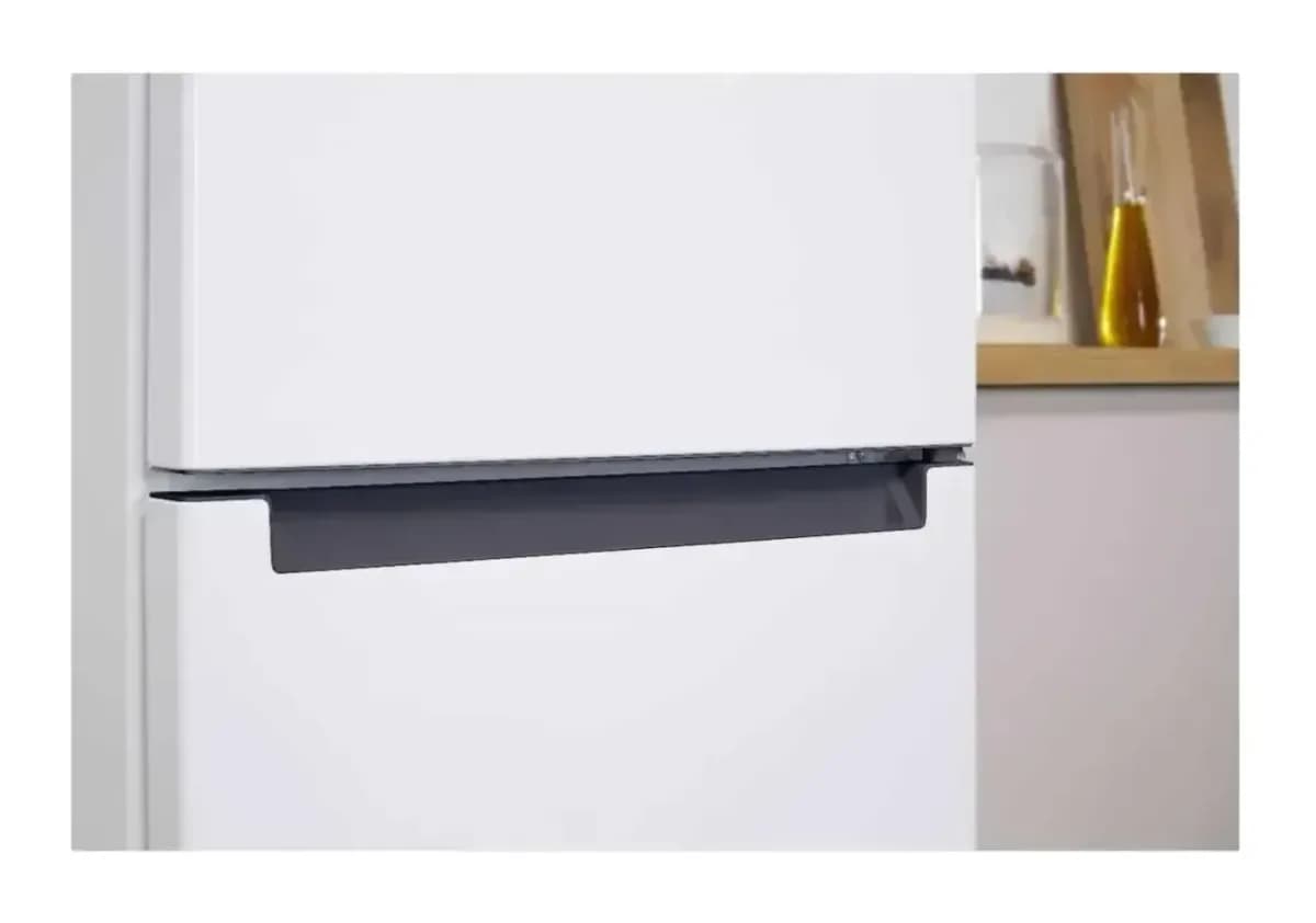 Холодильник с морозильником Indesit DS 3200 W