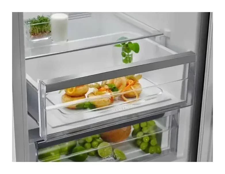Холодильник с морозильником Electrolux LNT7ME36X3