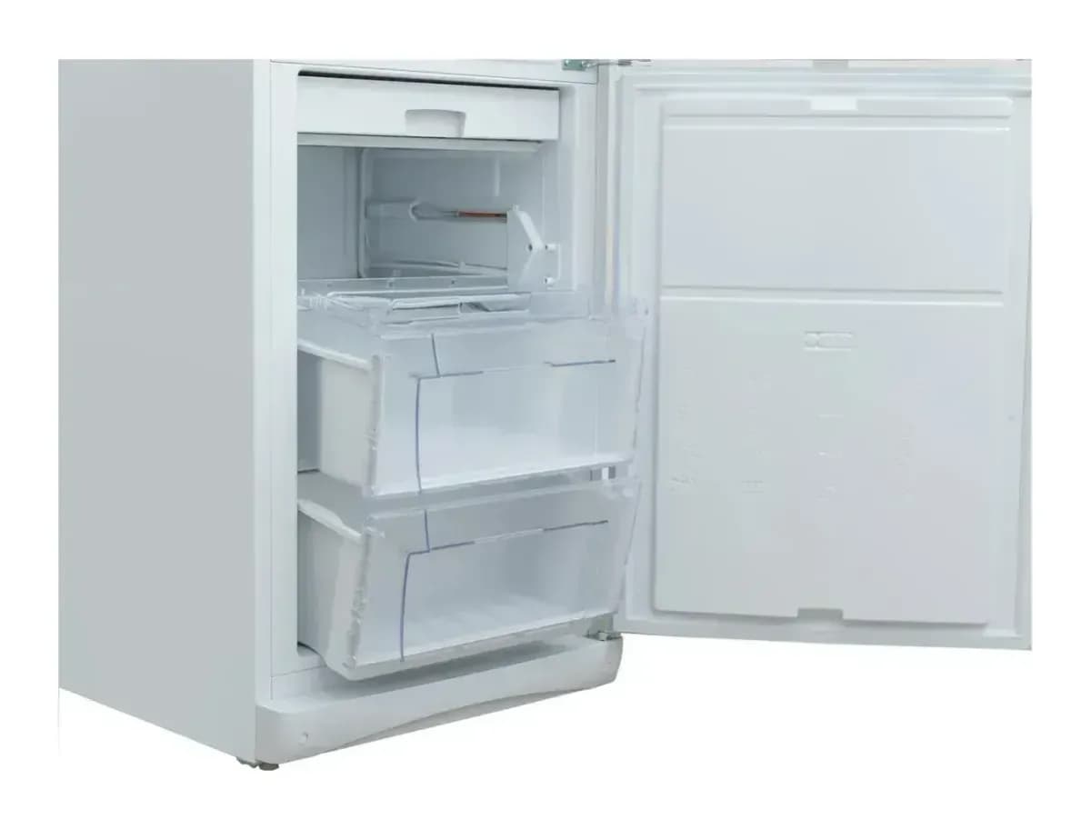 Холодильник с морозильником Indesit ES 20 A