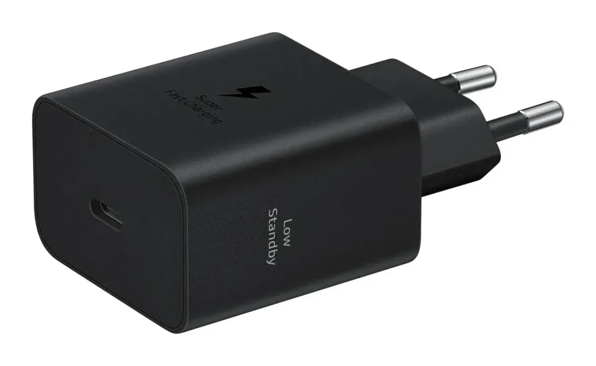 Адаптер питания сетевой Samsung EP-T4511NBEG (черный)