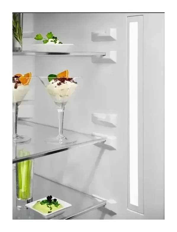 Холодильник с морозильником Electrolux LNT7ME36X3