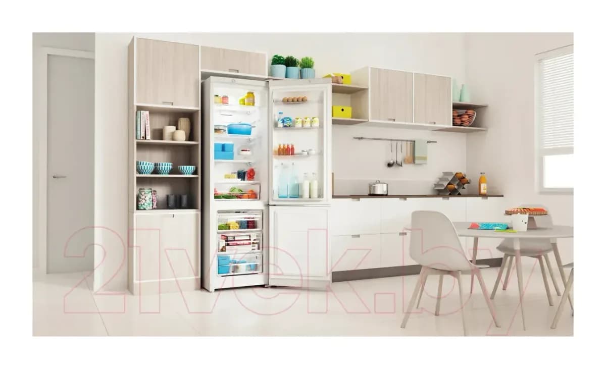 Холодильник с морозильником Indesit ITR 4200 W
